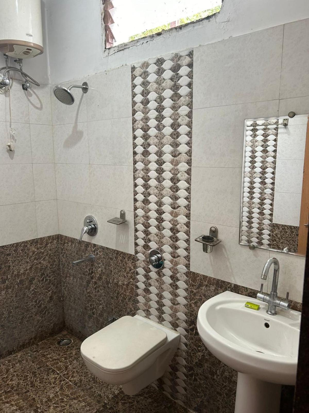 Hotel Tawa Plaza Itārsi エクステリア 写真